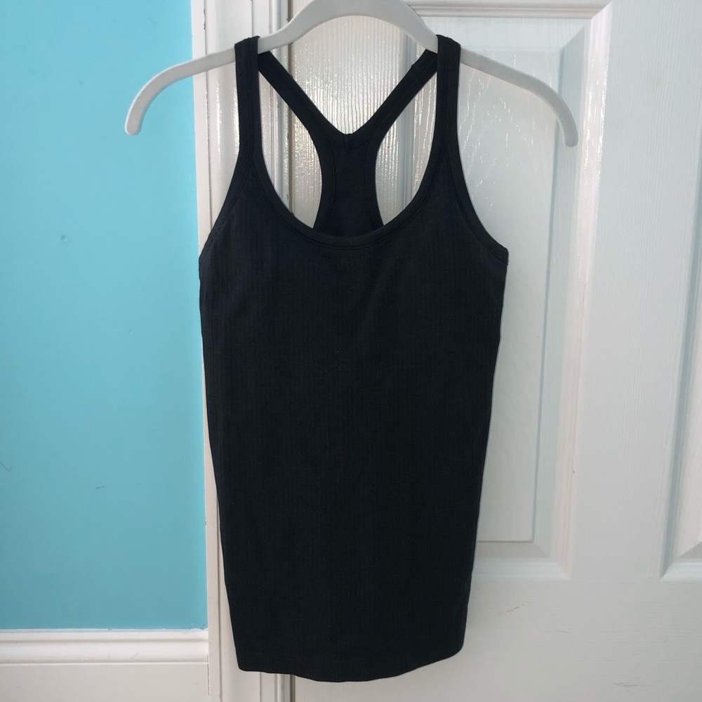 Lululemon Ebb to Street tank top with removable padding. Black- size 4.